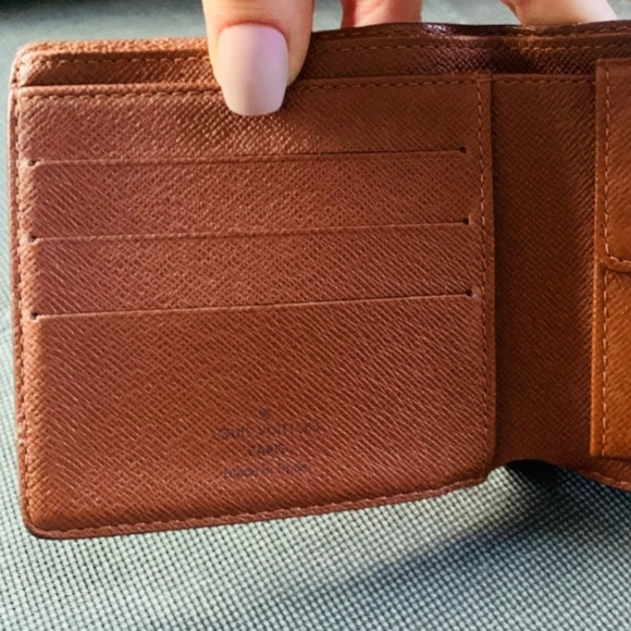 Authentic LOUIS VUITTON Monogram bifold unisex Marco wallet - Picture 9 of 11